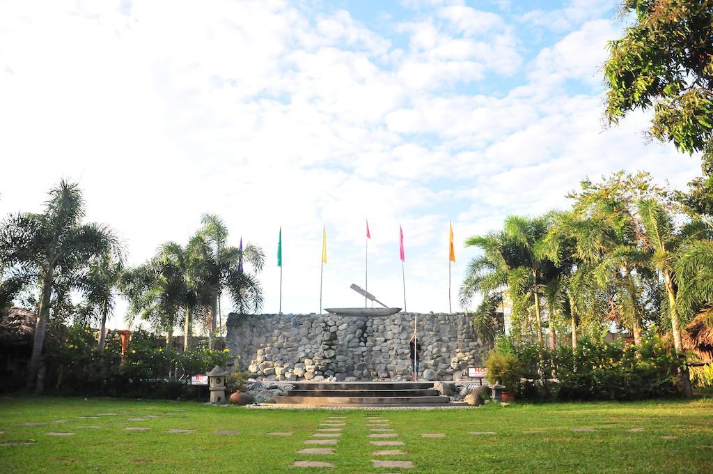 Grand Octagon Resort Laoag Exterior photo