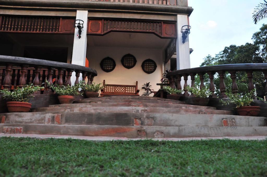 Grand Octagon Resort Laoag Exterior photo