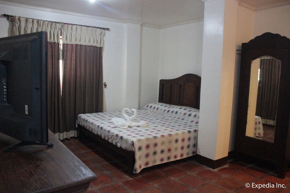 Grand Octagon Resort Laoag Exterior photo