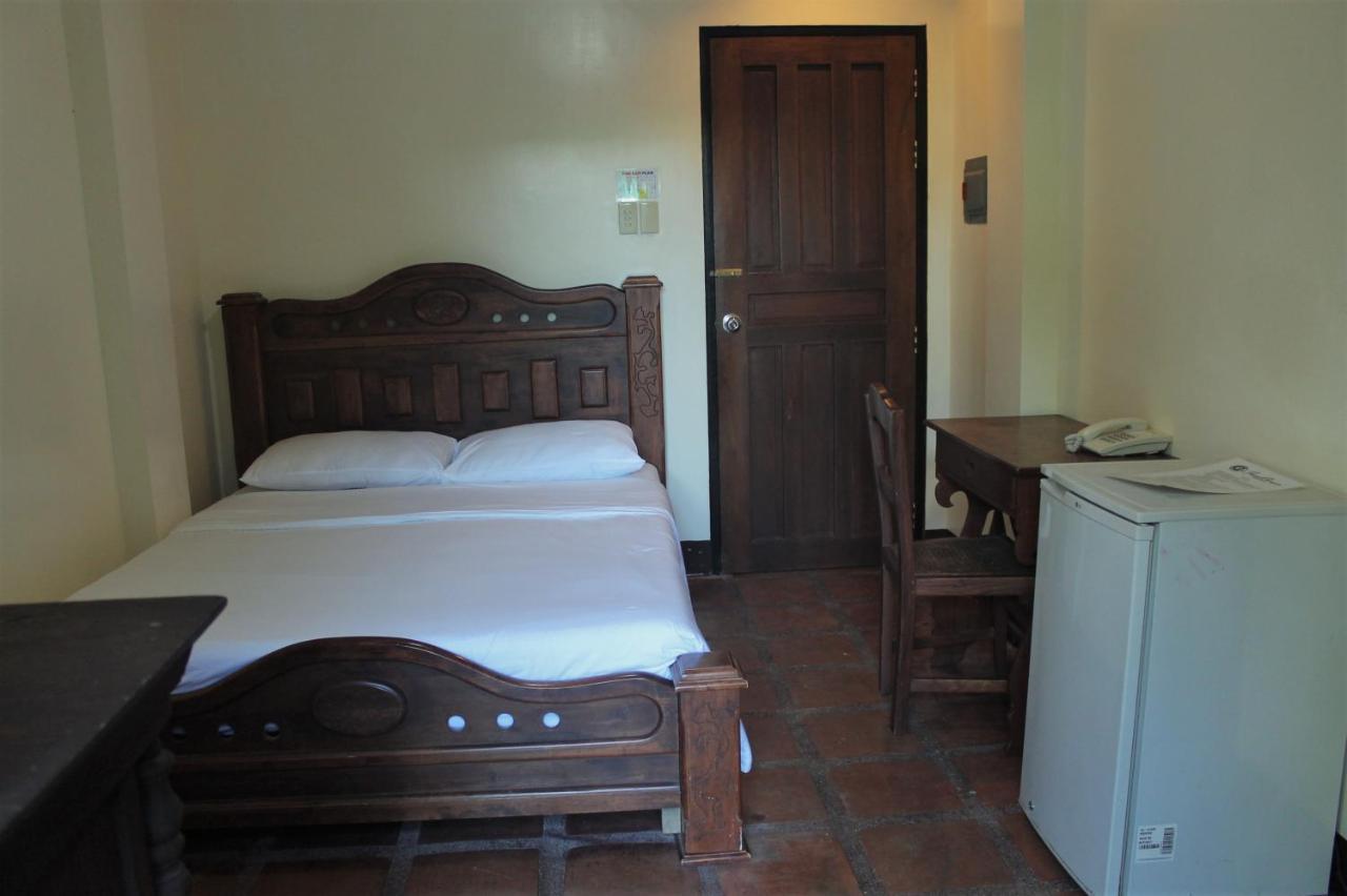 Grand Octagon Resort Laoag Exterior photo
