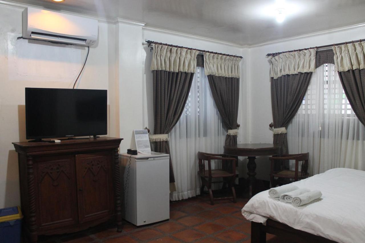 Grand Octagon Resort Laoag Exterior photo