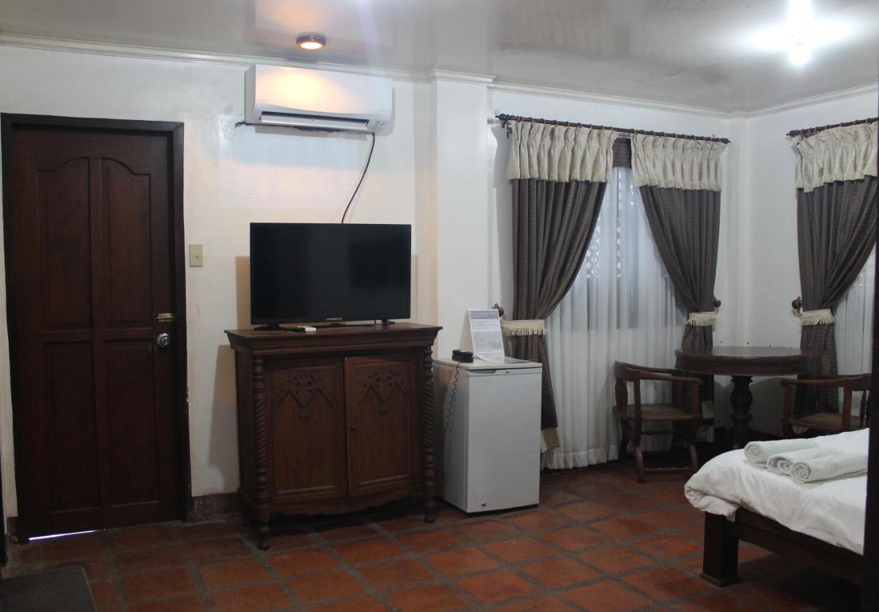 Grand Octagon Resort Laoag Exterior photo